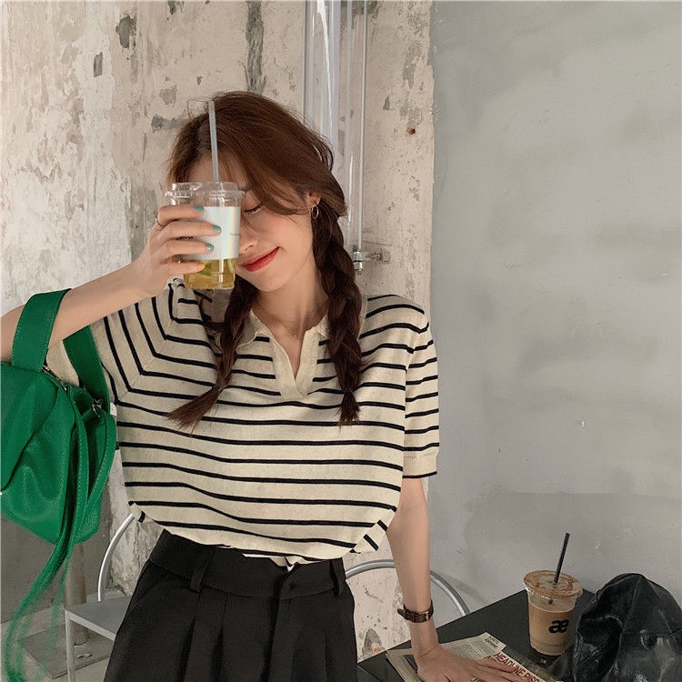 Áo Sweater Dệt Kim Tay Ngắn Cổ Chữ V Form Rộng Họa Tiết Kẻ Sọc