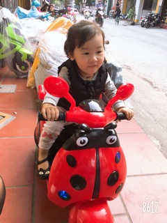 Xe điện cho bé