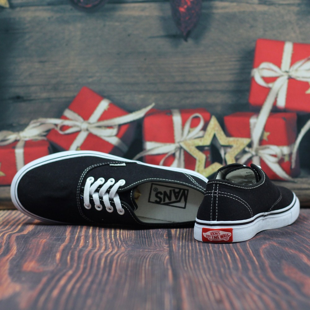 Giày Vs Cổ Thấp Classic Nữ Màu Đen