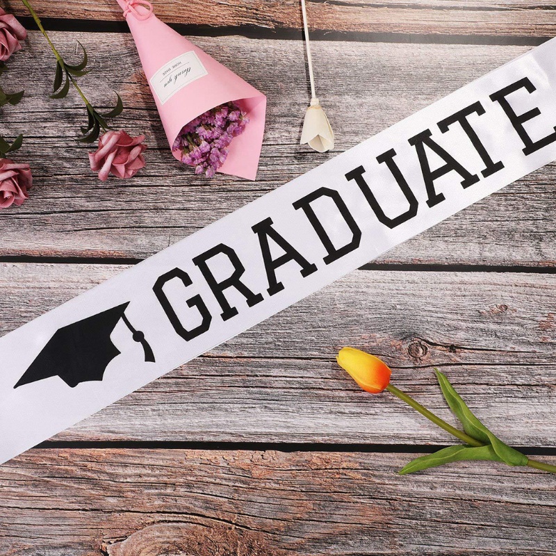 Yoioi Dây Đeo Vai Satin In Chữ I Graduated Màu Trắng Đen Trang Trí Tiệc Tốt Nghiệp