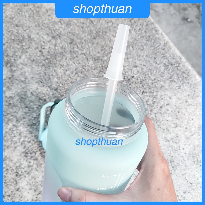 Bình nước 2 lít chia vạch theo giờ có ống hút nhựa có quay xách