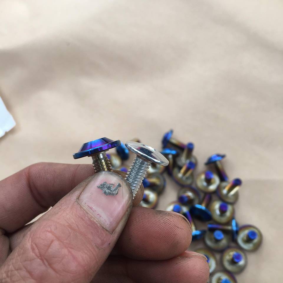 Ốc bắt yếm proti inox kiểu thái ren 6 li