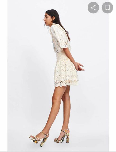 Chân váy trắng xòe