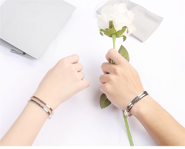 Giá sốc 😘😘Vòng-tay Titan tình nhân may mắn Titan Cuff không sét