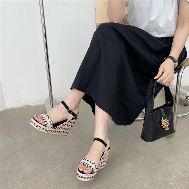 Giày Sandal Đế Xuồng Dày Dặn Chống Thấm Nước Có Khóa Cài Thời Trang Mùa Hè 2022 Cho Nữ