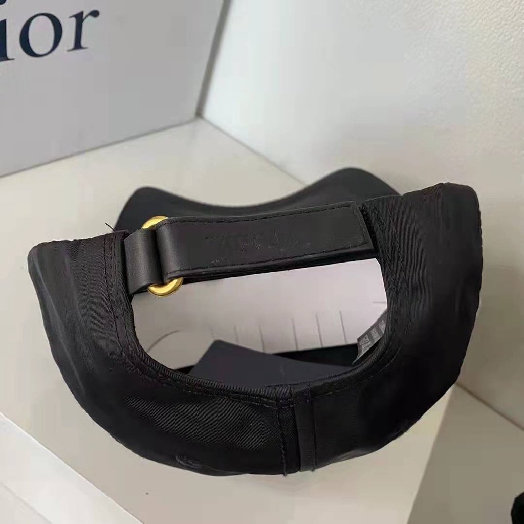 Mũ Lưỡi Trai Cặp Đôi Pra Nylon Mới Với Thẻ