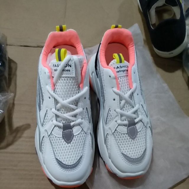 Giày thể thao phản quang