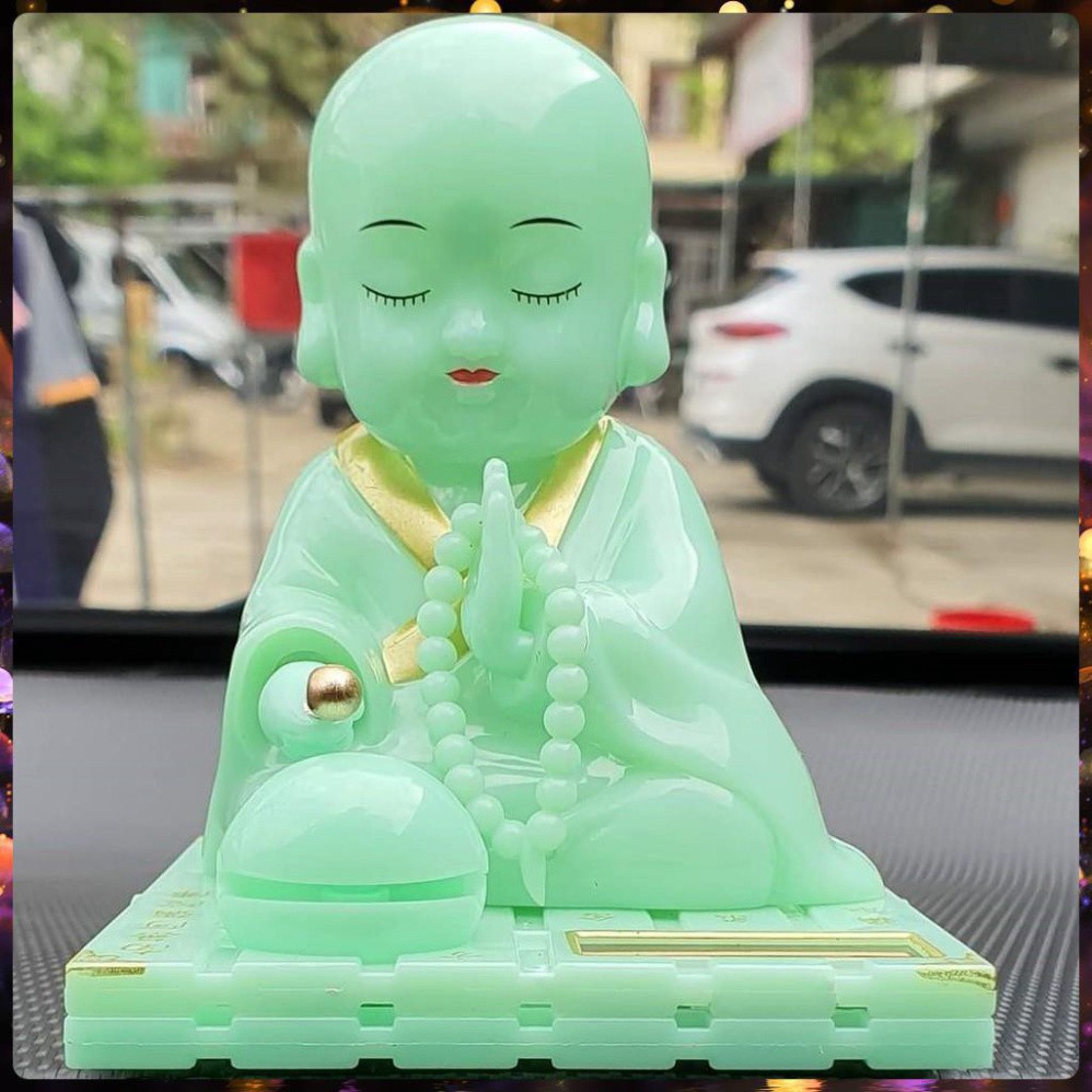 [TẶNG VÒNG TỲ HƯU] Tượng Chú Tiểu, Chú Tiểu Gõ Mõ Tụng Kinh, Trang Trí Ô Tô, Bàn Làm Việc Sử Dụng Năng Lượng Mặt Trời