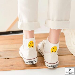 Vớ tất nữ cổ cao hình smile nền màu trắng