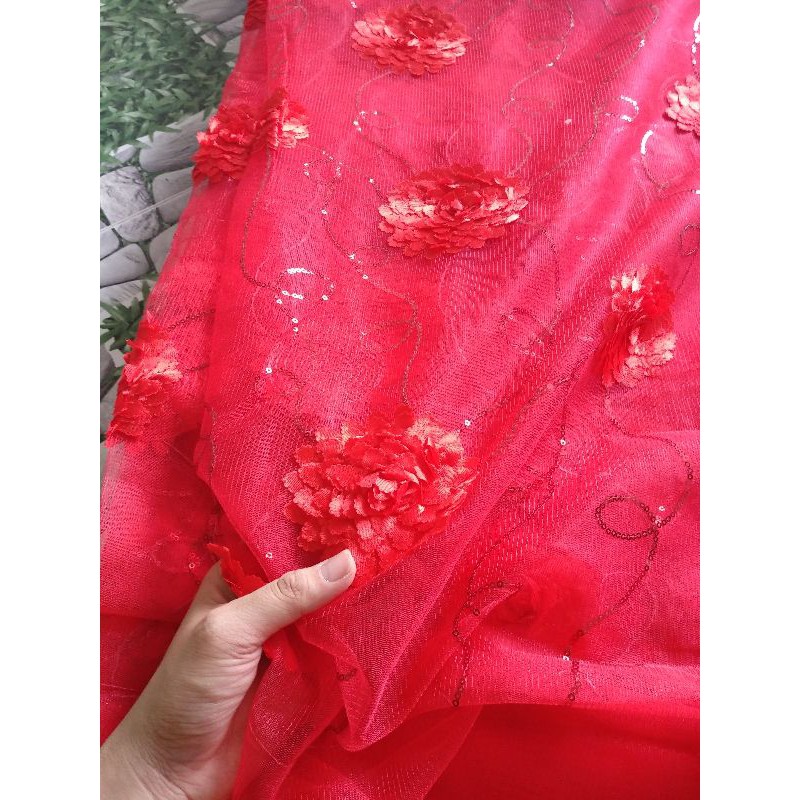 Vải ren tú cầu kim sa