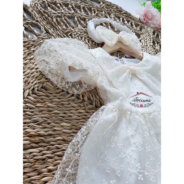 Váy công chúa trắng cổ nơ tay phồng ren cao cấp - Tocxumi