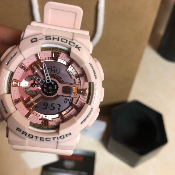 Đồng hồ thể thao nam nữ G-Shock GA-110MP-4A1 Dây cao su màu hồng