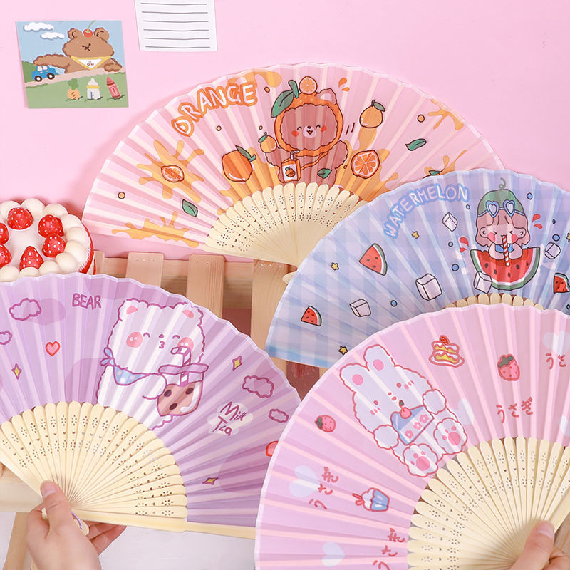 Quạt Nhựa Mini Cầm Tay Kiểu Dáng Hoạt Hình Dễ Thương