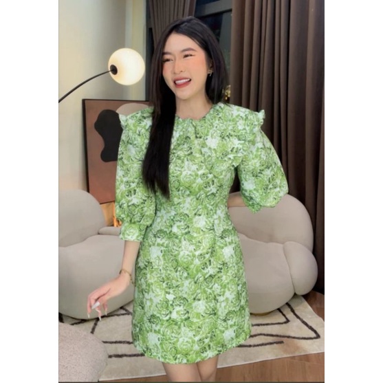 Đầm xanh họa tiết hoa hồng