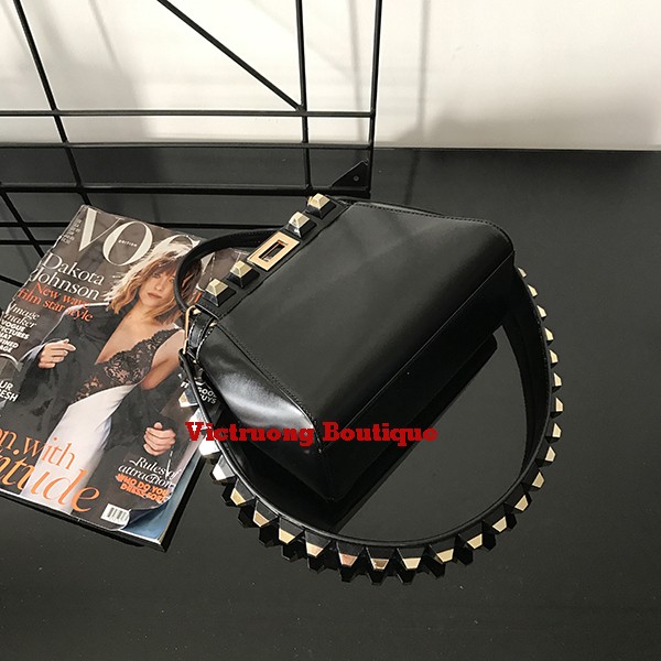 Túi xách đinh tán mới