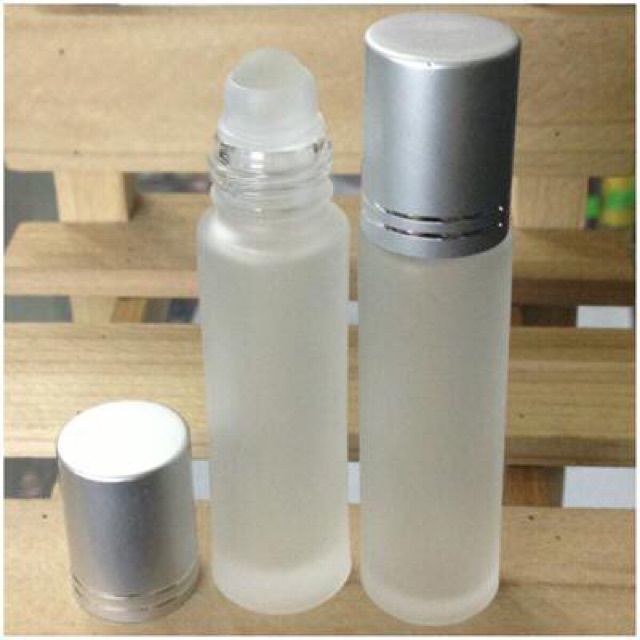 Lọ dầu dừa dưỡng môi, dưỡng mi.