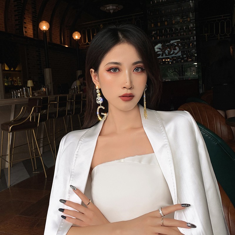 Bông tai mạ vàng thiết kế bất đối xứng đính pha lê hình chữ G_M1099