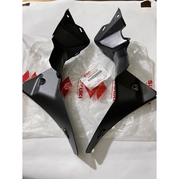 nhựa nhám két nước trái ,phải satria fi , raider fi chính hãng suzuki