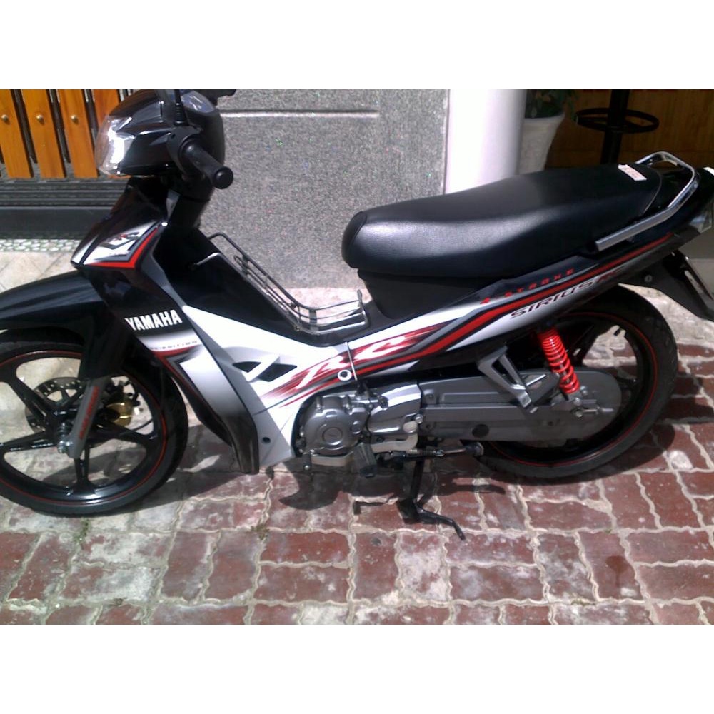 Cao su để chân trước Sirius Yamaha