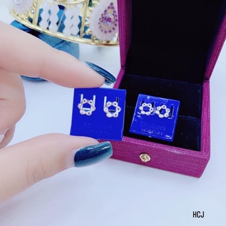 1 chiếc nụ tai bạc chữ w