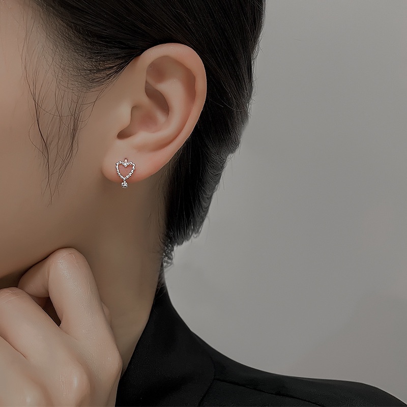 (0665) Khuyên Tai Hàn Quốc Điểm Trái Tim Viền Nhỏ