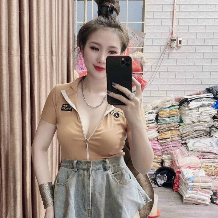 Áo kiểu kéo khoá thêu logo