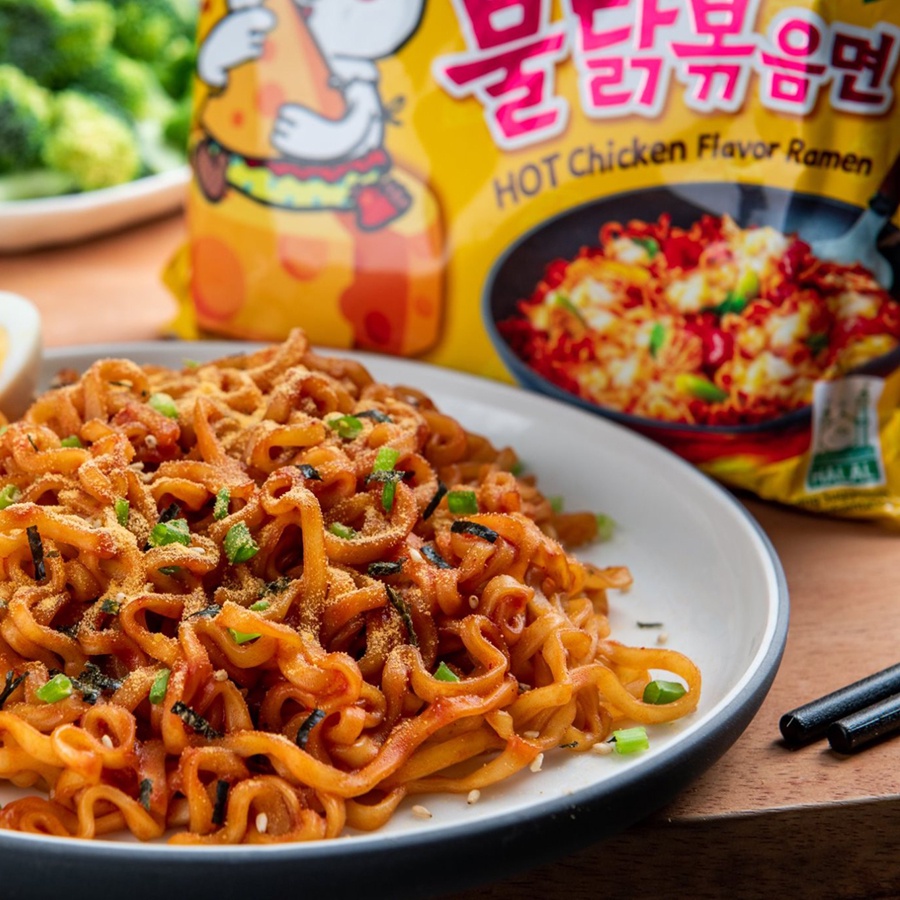 1 Thùng mì khô gà cay Samyang vị phô mai Hàn Quốc (140g x 40 gói)