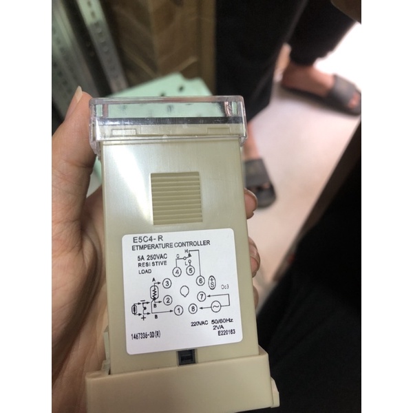 Đồng hồ nhiệt độ E5c4-R20k