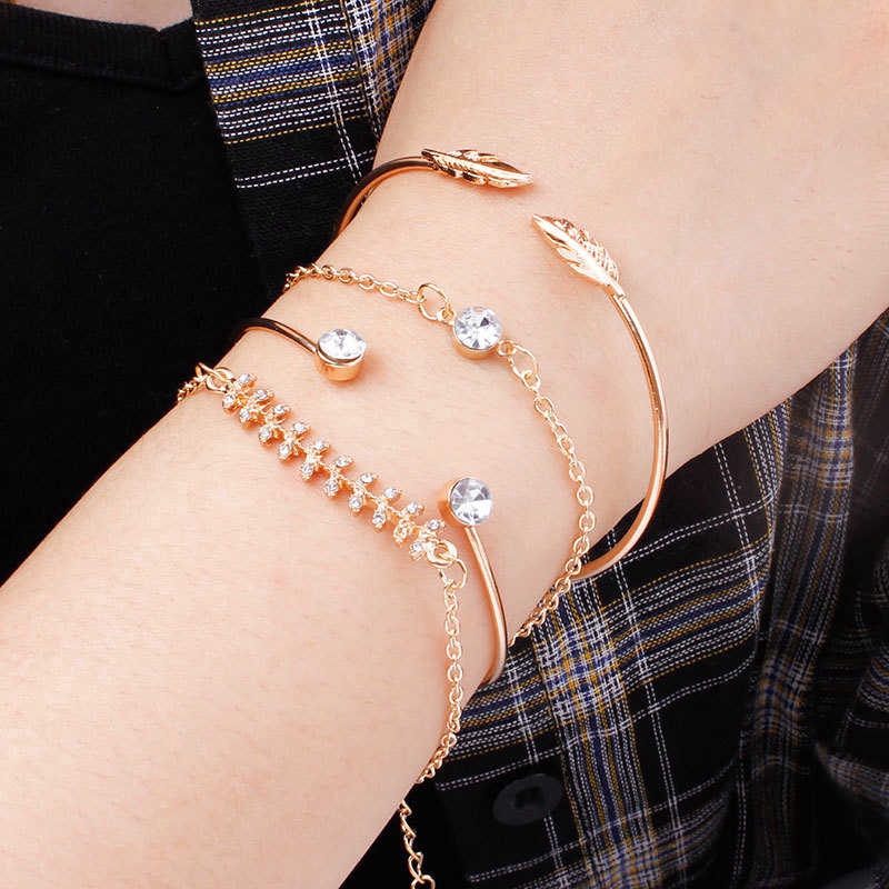 Vòng tay hợp kim dạng hở thiết kế tinh tế 4 trong 1