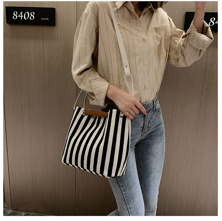 Túi Đeo Chéo Vải Canvas Kẻ Sọc Đen Trắng Thời Trang Thu Đông Phong Cách Nhật Bản Cho Nữ