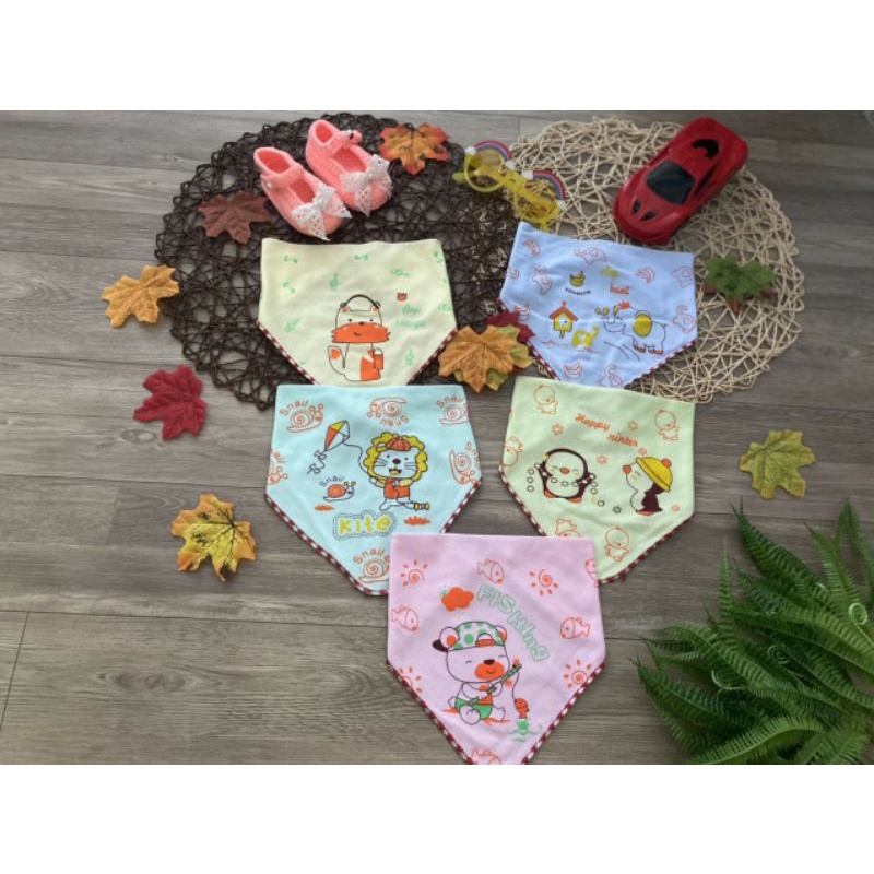 Yếm Tam Giác Cotton có nút bấm cho bé