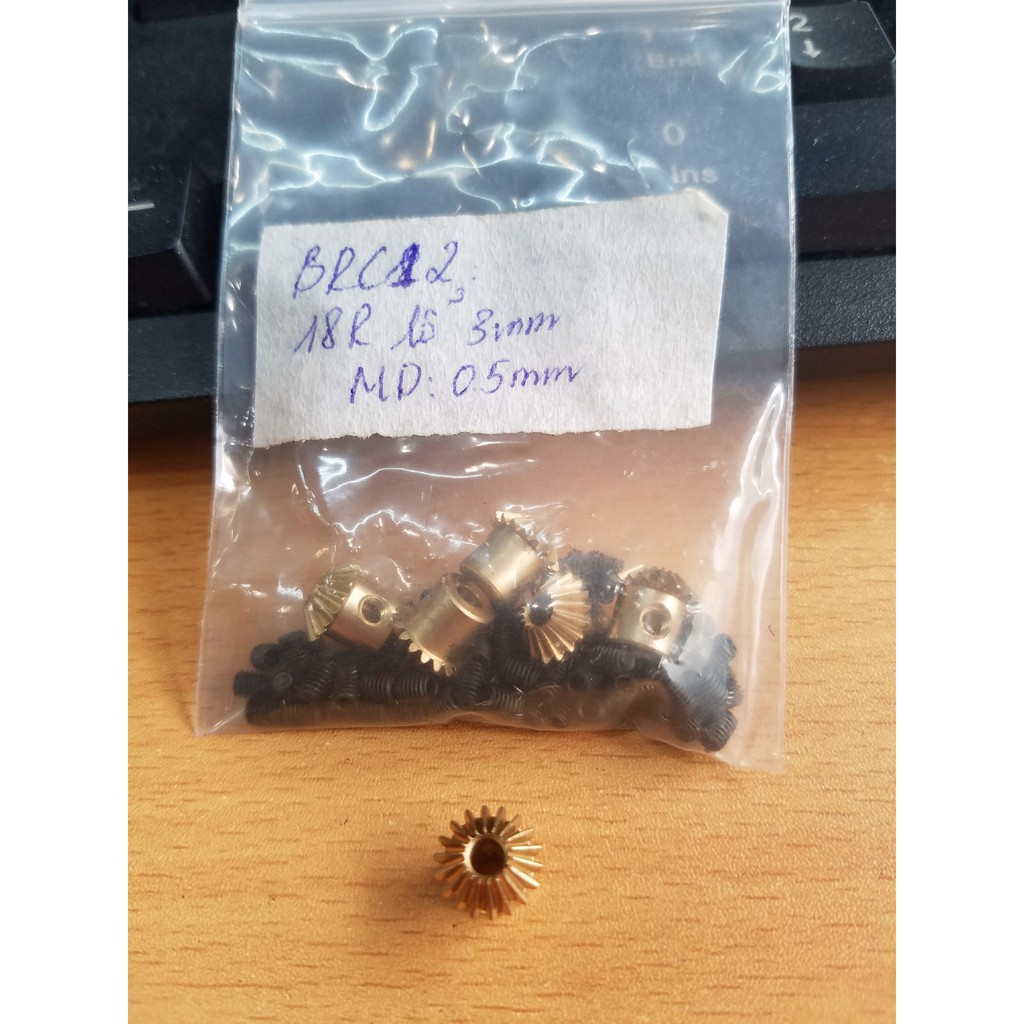 Phukienbanhrang Bánh răng côn siêu nhỏ 18 răng lỗ 3mm bằng đồng ,bộ truyền đảo chiều 90 độ