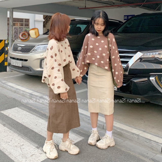 Áo len croptop chấm bi