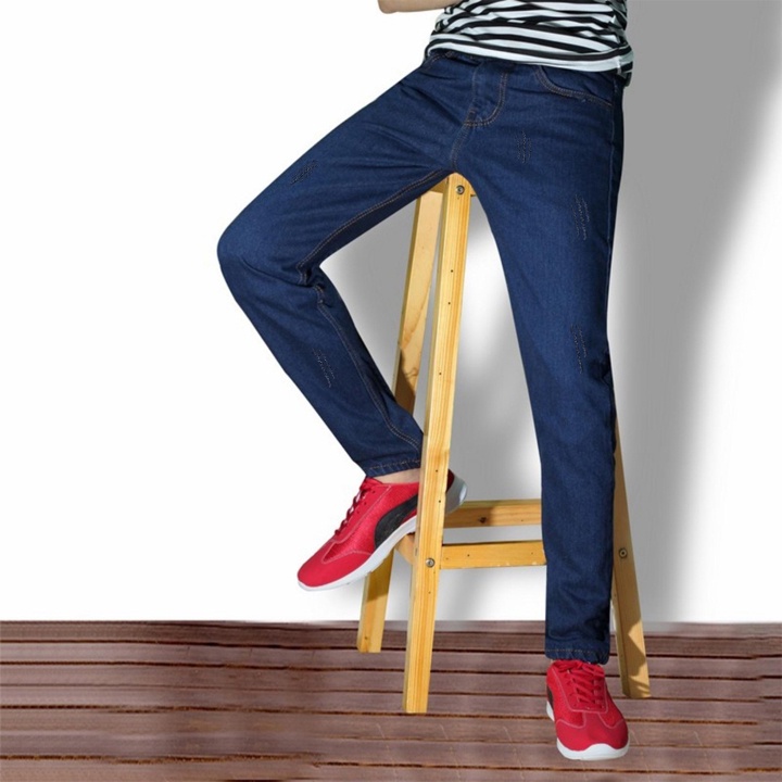 Quần Jeans Nam Dáng Vừa Màu Đen Xước Nhẹ Phong Cách Quần Bò Trẻ Trung Năng Động