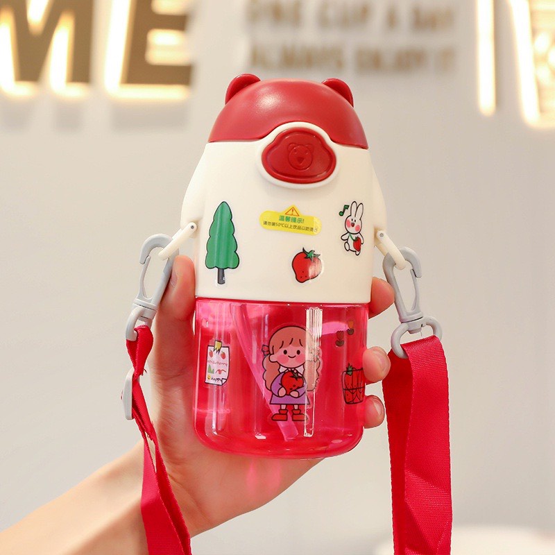 BÌNH ĐỰNG NƯỚC NGHỘ NGHĨNH CÓ QUAI ĐEO KÈM STICKET DUNG TÍCH 650ML DÀNH CHO CÁC BÉ ĐI HỌC NHỎ GỌN DỄ THƯƠNG
