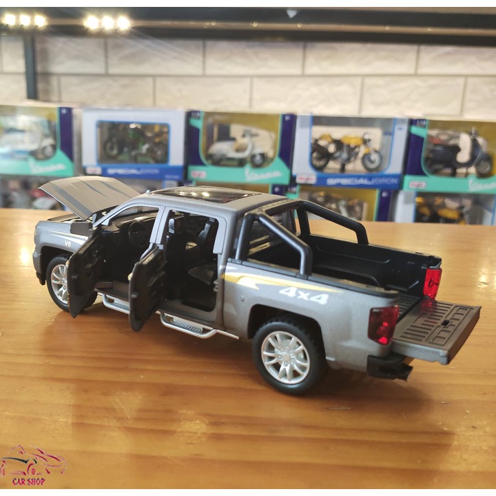 Mô hình xe bán tải Chevrolet Silverado V8 tỉ lệ 1:32 hãng Chezhi màu xám