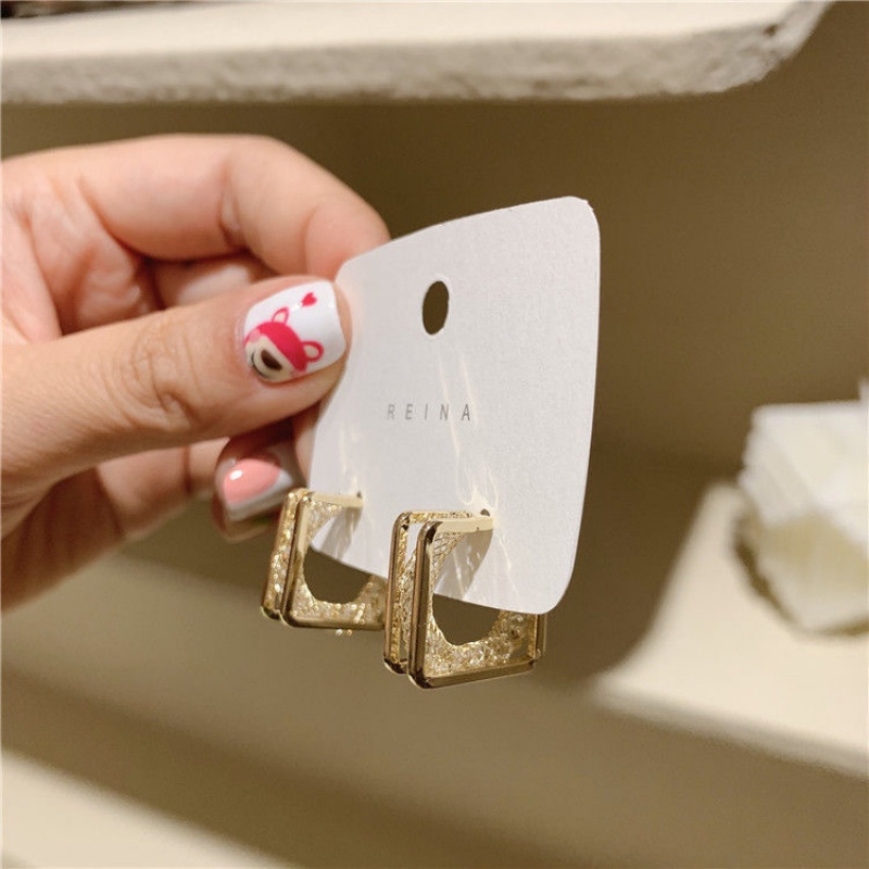 Đôi Khuyên Tai Thiết Kế Ấn Tượng