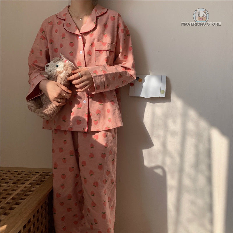 Bộ đồ ngủ tay dài in hình quả dâu dễ thương phong cách Nhật Bản