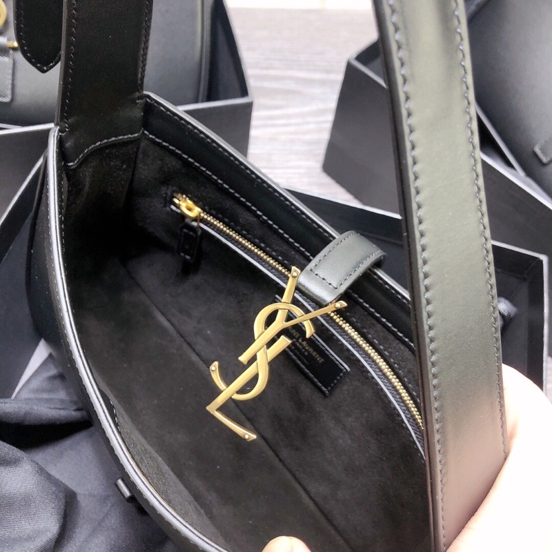 Túi kẹp nách rose blackpink