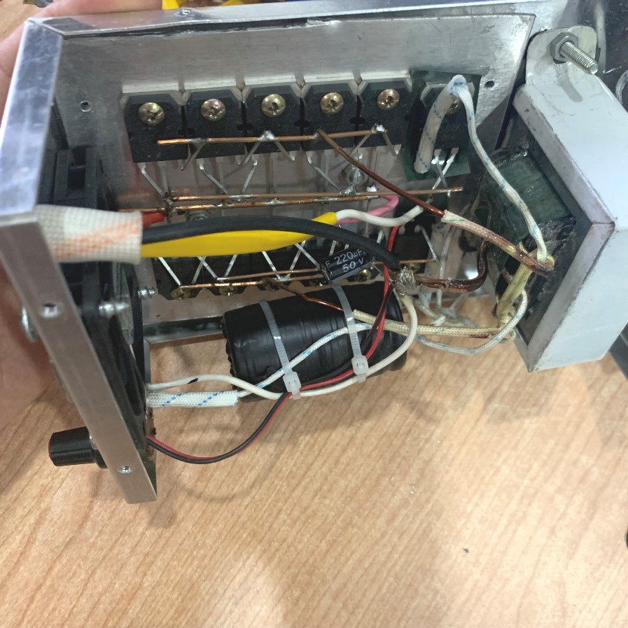 Máy kích điện Cơ cao cấp 12 Sò dùng cho ao hồ sông suối độ sâu nước từ 1,5 mét trở lại. Công suất đầu ra 1300W