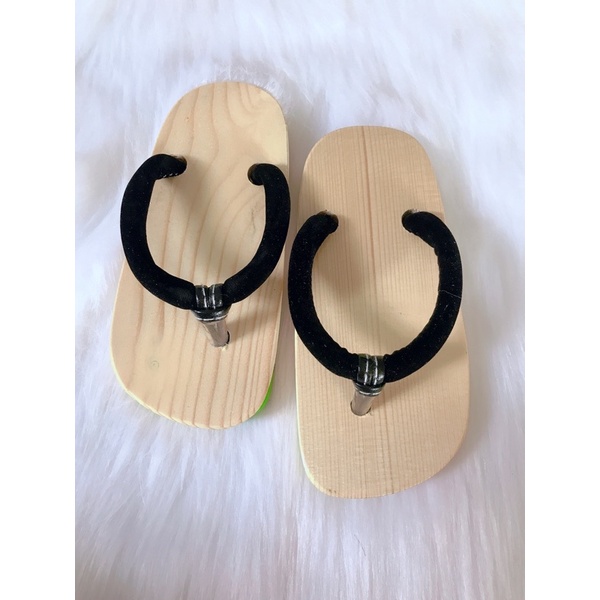 Guốc mộc cho bé gái