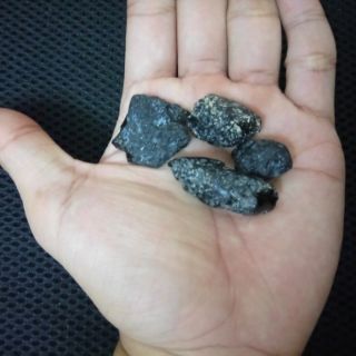 Thiên thạch đen teckt thiên nhiên