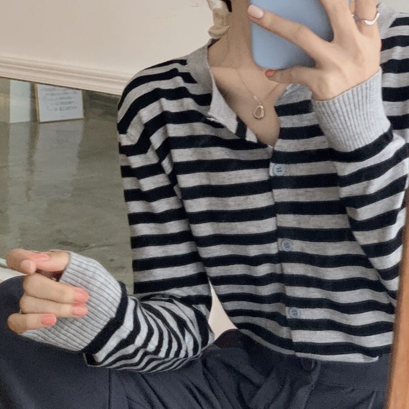 Áo sweater IELGY tay dài dáng rộng họa tiết kẻ sọc phối màu tương phản thời trang cho nữ