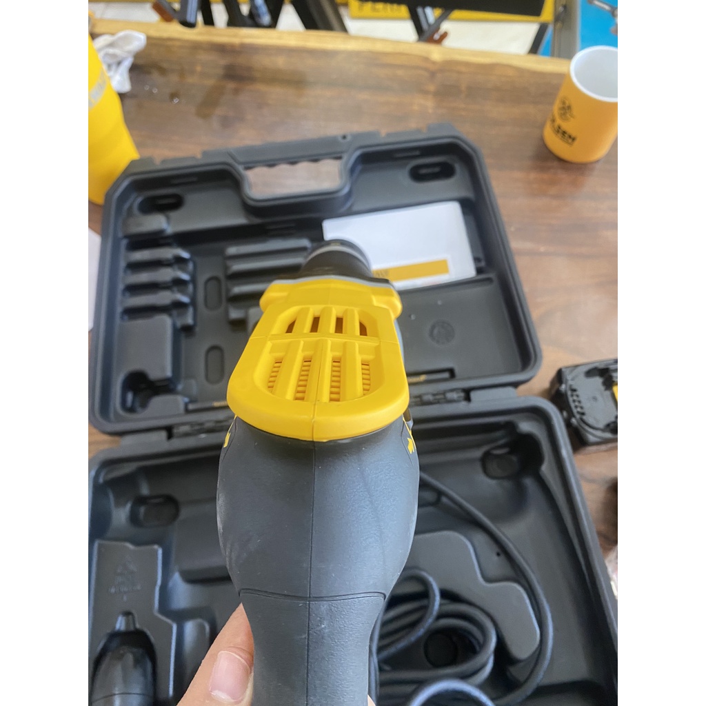 Máy khoan đục bê tông 900W Dewalt D25144K