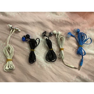 Tai nghe đồng giá 30k