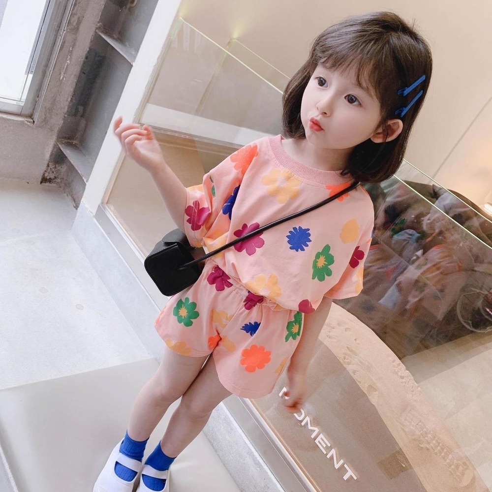 Bộ đồ 2 món gồm áo tay ngắn + quần short in họa tiết dễ thương phong cách Hàn Quốc thời trang mùa hè cho bé