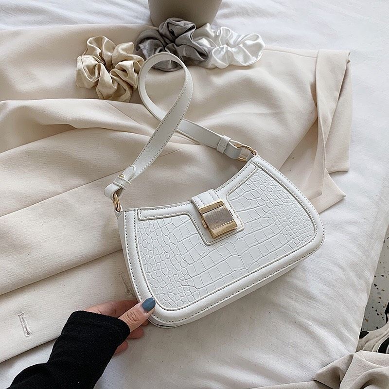 Túi Xách Nữ Kẹp Nách Đeo Chéo Khoá Vuông Da Rắn Monbags 2 Màu | BigBuy360 - bigbuy360.vn