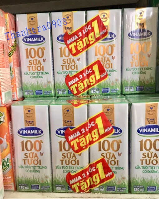 1 thùng sữa tươi Vinamilk 180 ml.