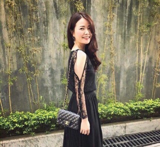 Váy ren đính hạt
