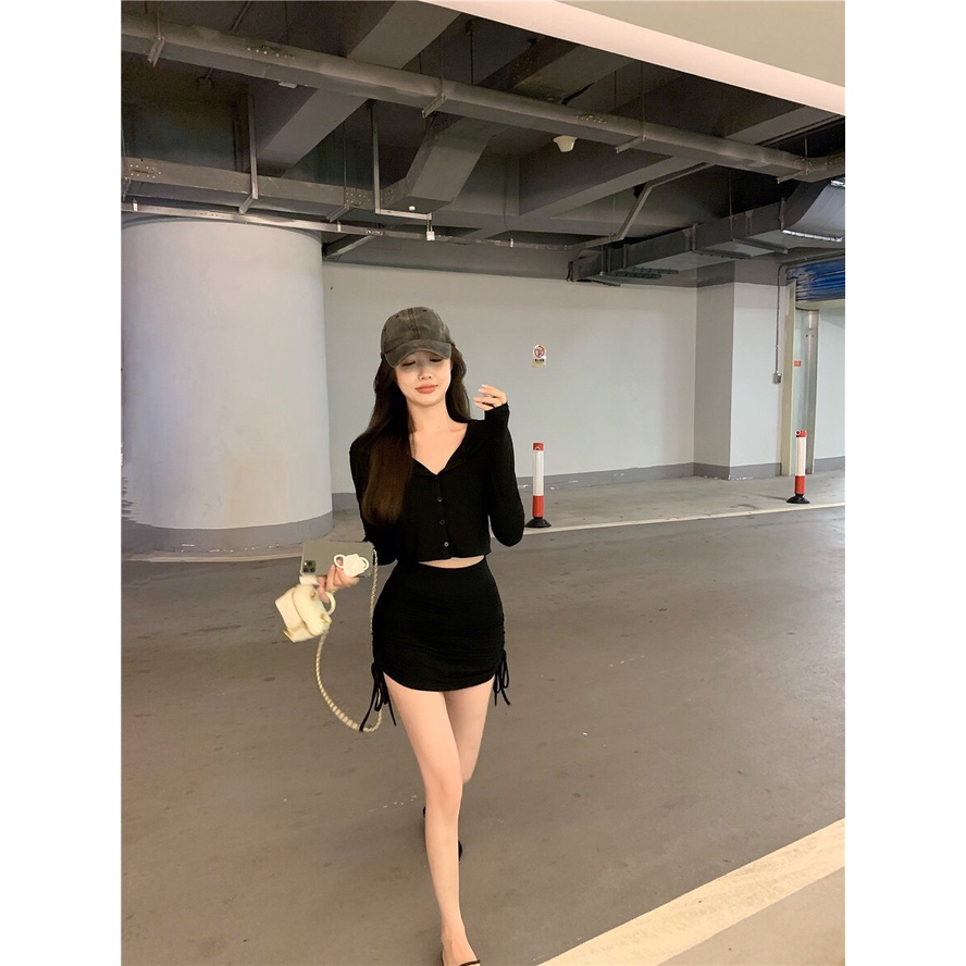 Set áo croptop dài tay đóng cúc mix chân váy rút hông quyến rũ/ Set 2 món áo và chân váy dáng ôm body trẻ trung cá tính | BigBuy360 - bigbuy360.vn
